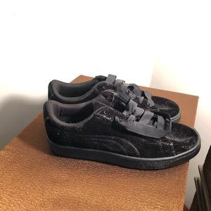 Black Velvet Pumas